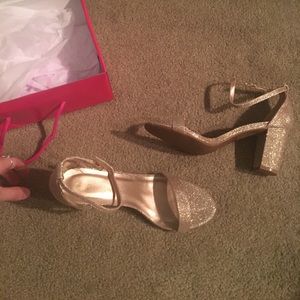✨✨Sparkling gold heels ✨✨